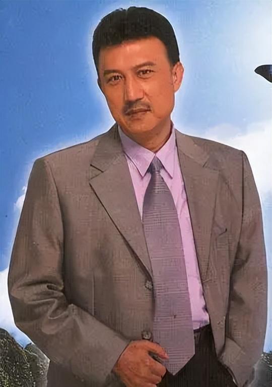 曾是一代歌王，后来成人尽皆知的台独份子，如今赔光家产下场凄凉