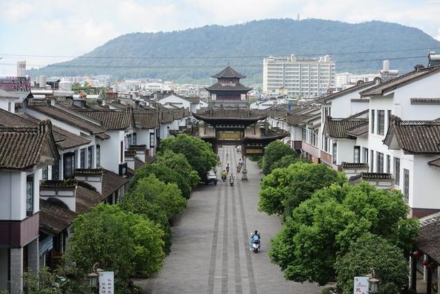 从北京自驾到云南 感受抗战之十一：国殇墓园