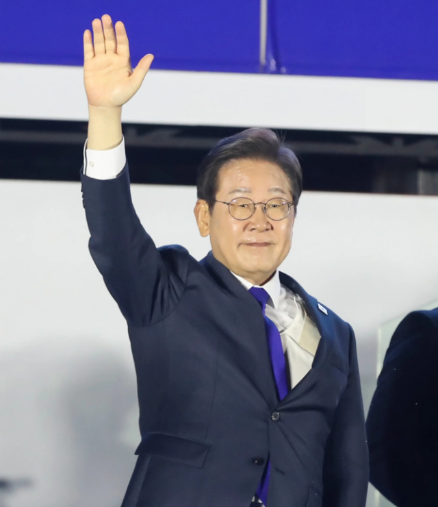 韩国突然补刀！访华回去的李在明	，跟随中国铁拳，或重启去日本化