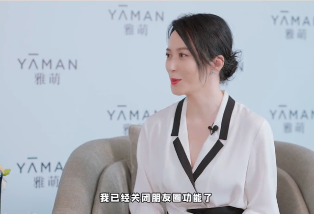 至今未婚未育，身边却有男人陪了近 20 年！54 岁的她才是人间清醒