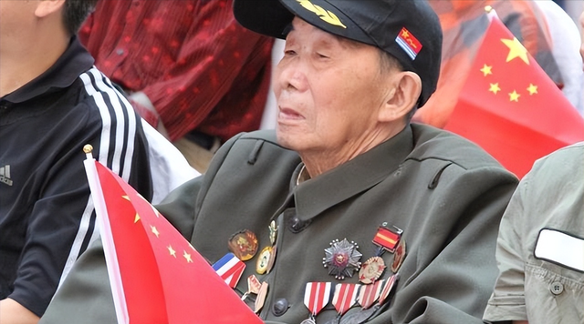 反华势力出现？93阅兵期间，多人公开诋毁中国，内容荒诞身份特殊
