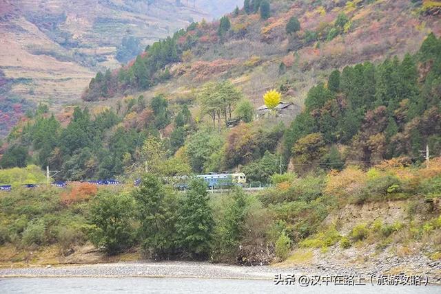 汉中出发沿嘉陵江跨省自驾，把秦巴深秋的美景装进车窗～图片