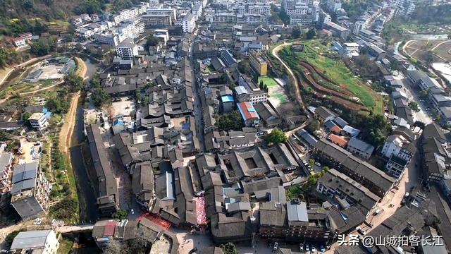 重庆低调的百年古镇，藏有清代老街，是一位领导人和英雄人物故乡