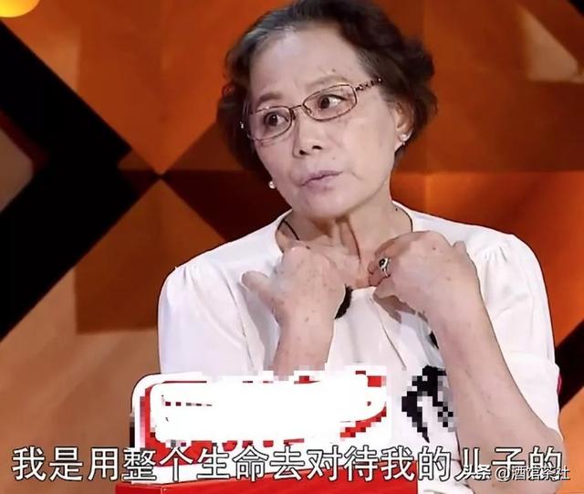 窒息的妈宝男！被母亲拆散三段感情后，46岁他仍单身无一女孩敢嫁