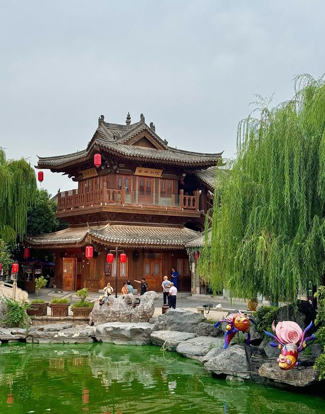 和老伴去洛阳，住了一个月，我实话实说：跟网上说的不太一样