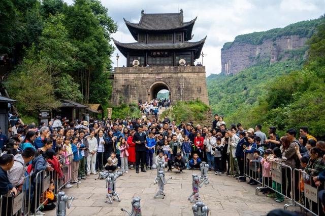 蜀道为轴，文化为魂！剑门关深度文旅融合，挥写中华文化传承新篇章