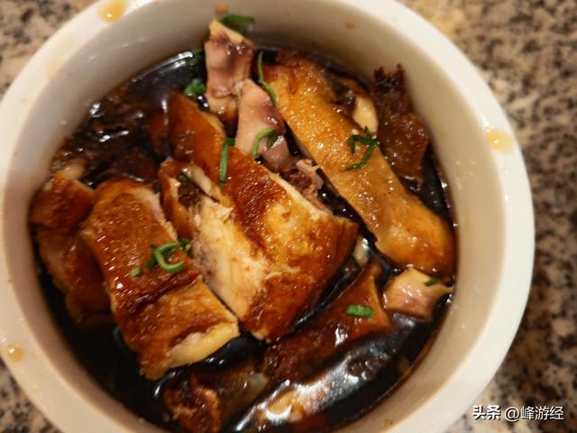 玄武门外，找了家南京大排档，体验金陵城的特色美食