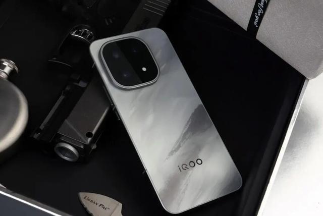 Pro正式归来，iQOO 15续写酷客全能游戏宇宙