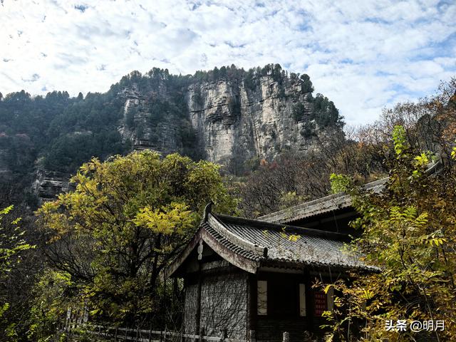 龙洞胜境尤奇崛