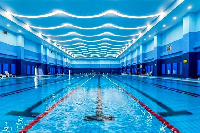 经常游泳到底好不好？医生劝告：过了55岁，游泳这几点千万要牢记