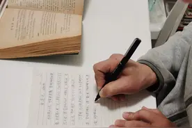 这个方法好，只要把全文捋一遍，就能背下来，我背古文《爱莲说》图片