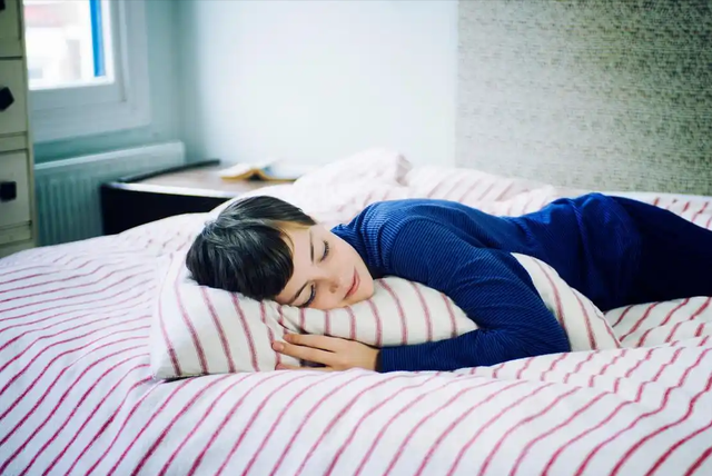 晚上十点睡觉错了？医生提醒：中老年人睡觉要尽量做到这5点