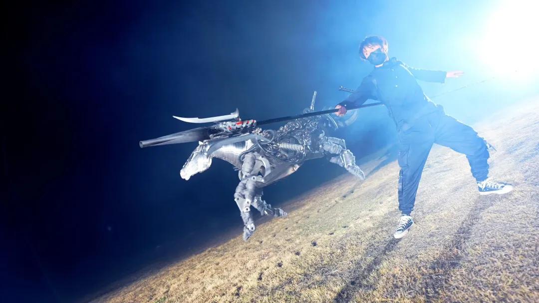 800公斤火焰机械马燃动马年!郫都“侠客”让武侠梦照进现实→插图5 800公斤火焰机械马燃动马年!郫都“侠客”让武侠梦照进现实→插图5