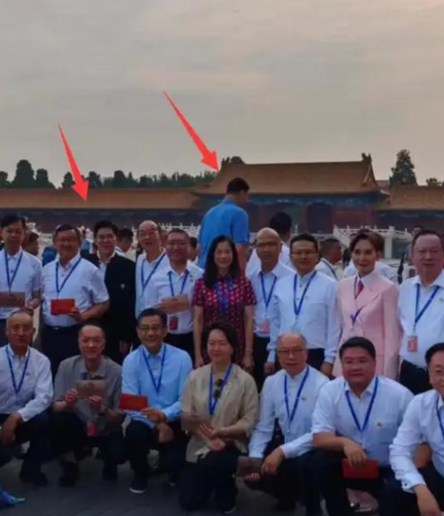 谢霆锋也没想到，张柏芝会因阅兵当天的一特殊举动，实现口碑暴增
