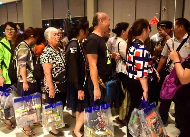 8.88亿人挤爆景区！中国旅游的"人从众"困局，根源是这5个毒瘤？