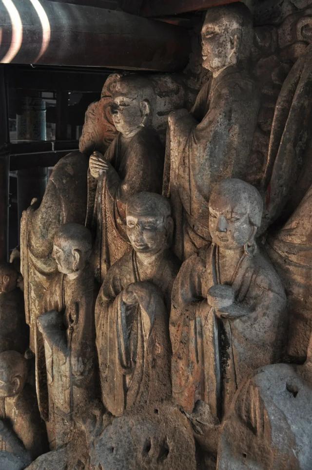 被重庆光芒掩盖，这座小城被一碗“刨猪汤”带火，景点几乎免费看