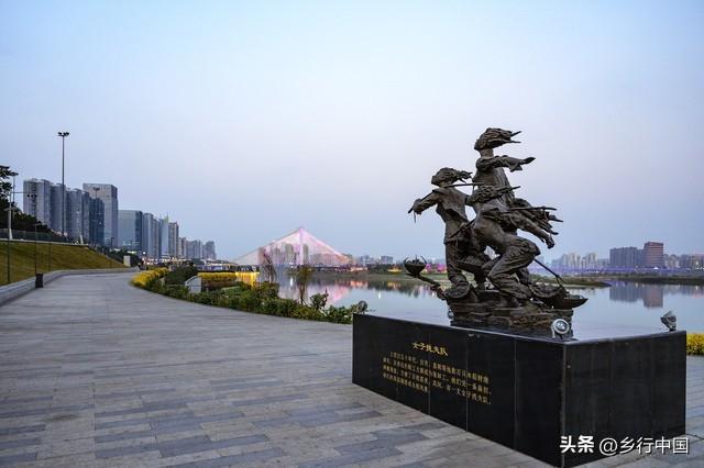 一江两岸串七城，280里绘长卷：打造嘉陵江南充段世界最美江岸线