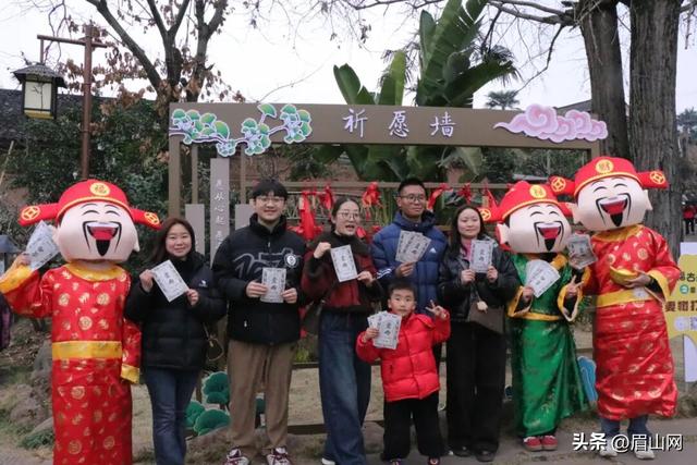 约16万人涌入丹棱过年，他们说：“今年丹棱的年味浓得化不开！”