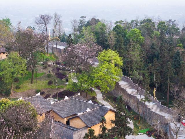 四川隆昌云顶寨，距今已有600多年历史，被誉为“川东第一寨”