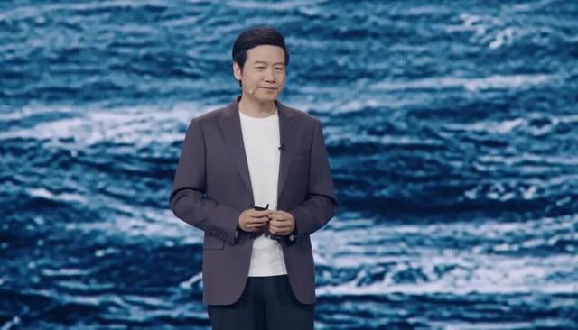 55岁雷军，2小时演讲后持续高能量输出，又说了这些关键信息
