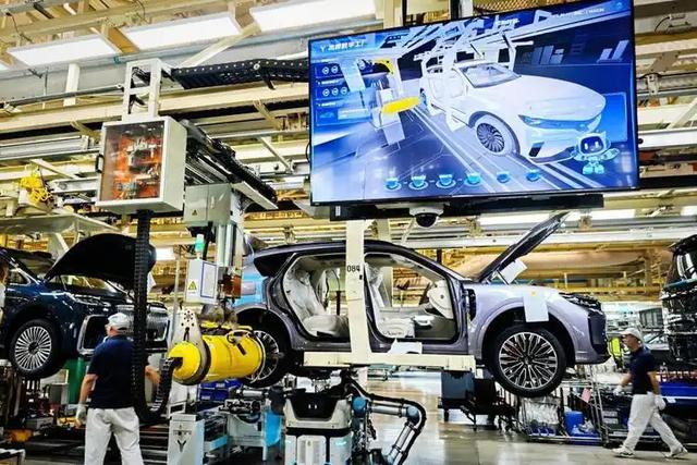 都被骗了？特朗普演讲1小时，邀中方赴美投钱，中国大幅清理美债