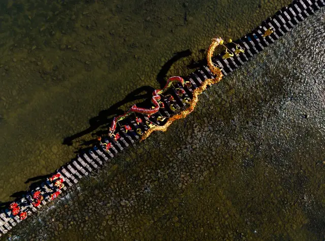 泰顺仕水碇步桥： 烟雨江南，踏石而行，春晚加持，中国最美古碇步