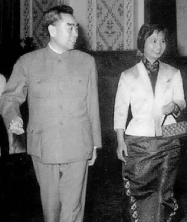 1962年，与周总理贺龙一起喝酒，陈毅猛地惊叫：张茜，我的脚好痛