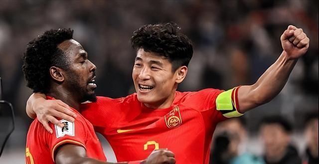 国足赞助商连夜撤退，三折球衣无人问津！中国男足商业价值减少