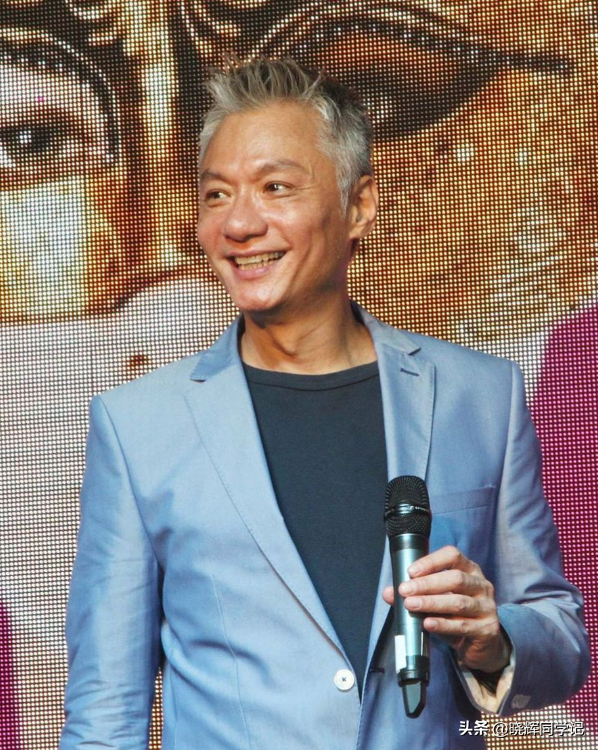 心酸！65岁港星景区打工，当年比肩刘德华，现如今成了酒糟鼻老汉