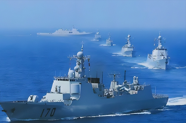 一声不吭造7艘准航母，美国才发现，真正对手已成闷声干大事的它