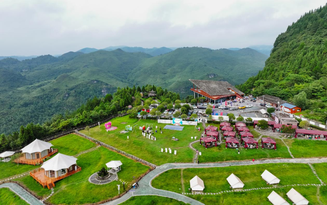 乡游黔中 · 花溪区 街上村丨云端避暑记，红村星河入梦来
