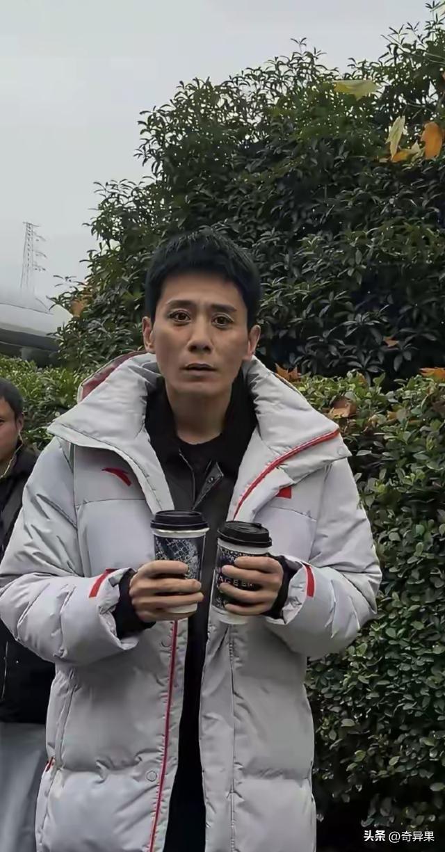 刘烨老的太快了，和他的外国妻子越来越像