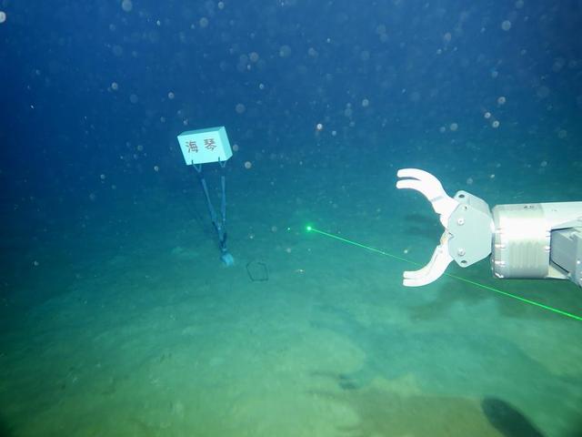 深海科考新纪元：中国首次实现双潜器协同作业突破4000米