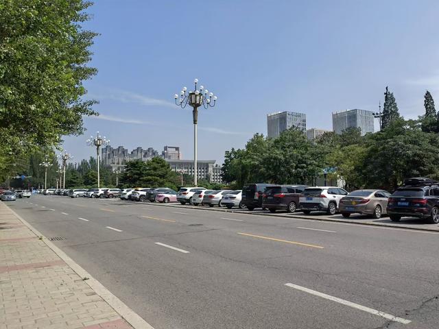 包头博物馆与阿尔丁广场