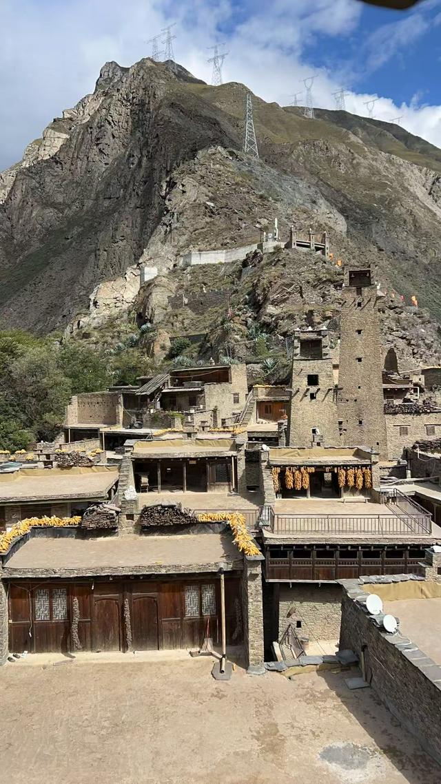 踏迹寻音：在阿坝理县，桃坪羌寨与甘堡藏寨的时空对话