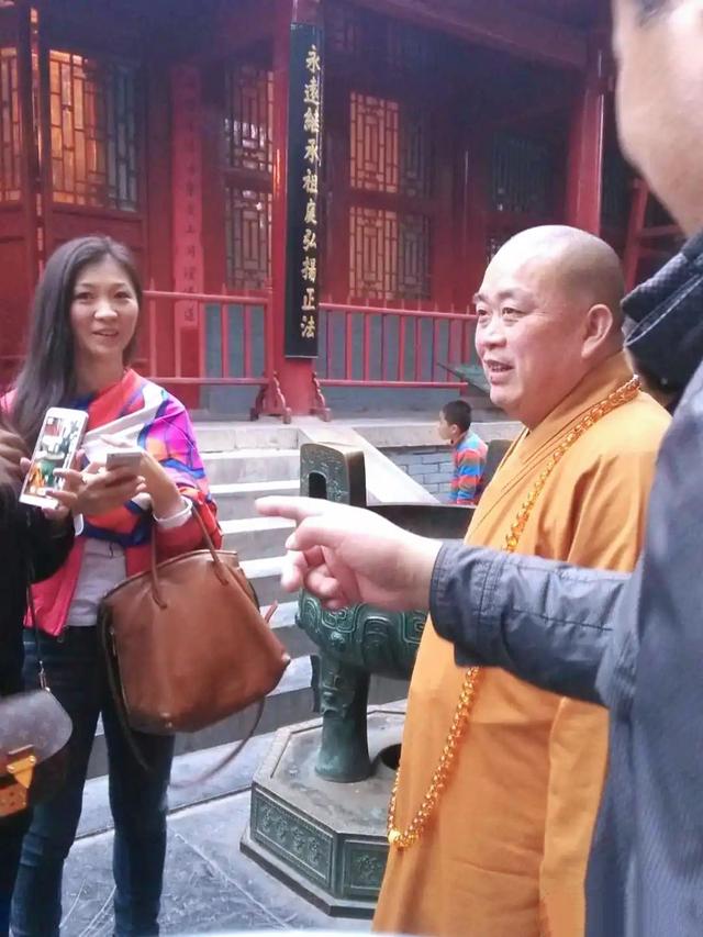 李湘做梦也想不到，释永信刚塌房，自己就因一张“黑丝照”被牵连