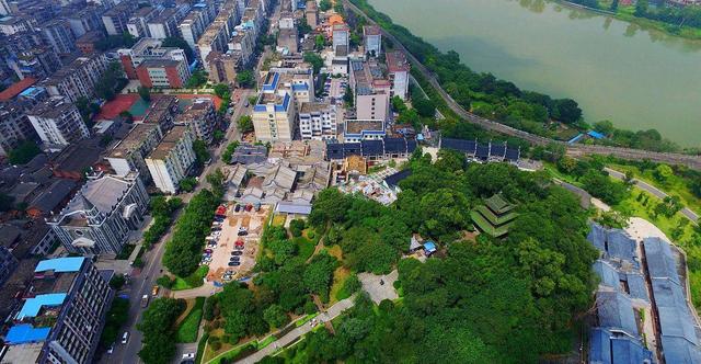 华东面积最大的地级市，相当于6个南京，3个青岛，不是杭州、合肥