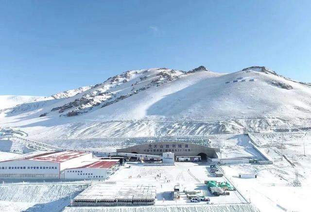 乌鲁木齐到库尔勒只要3小时，穿越天山只要20分钟