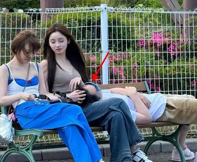 71岁王健林现身新疆，近照瘦成皮包骨，王思聪却换女友纸醉金迷