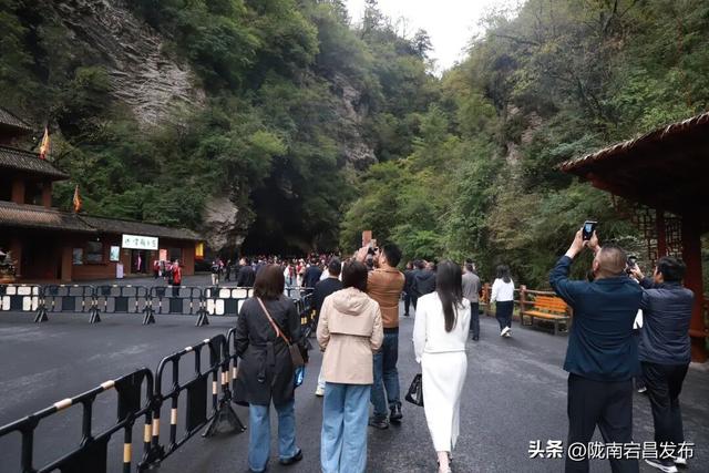 万里长征路•福地哈达铺 | 红色观摩团走进宕昌官鹅沟：赏山水画卷 悟红色初心