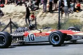 全球“顶配”司机飙300公里，F1到底能赚多少钱？图片