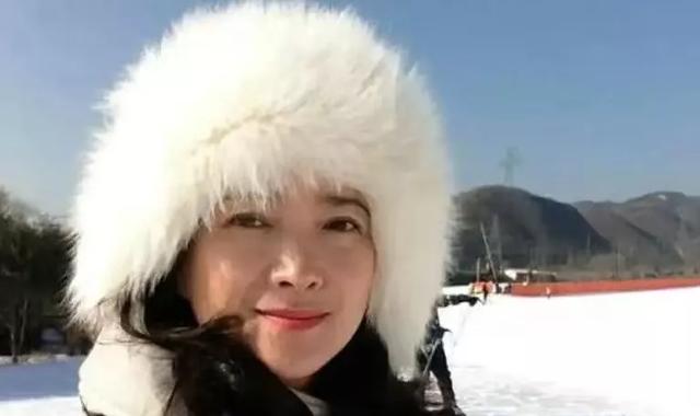 何晴离世年仅61岁！生前因脑瘤淡出娱乐圈，后患癌恶化无法手术