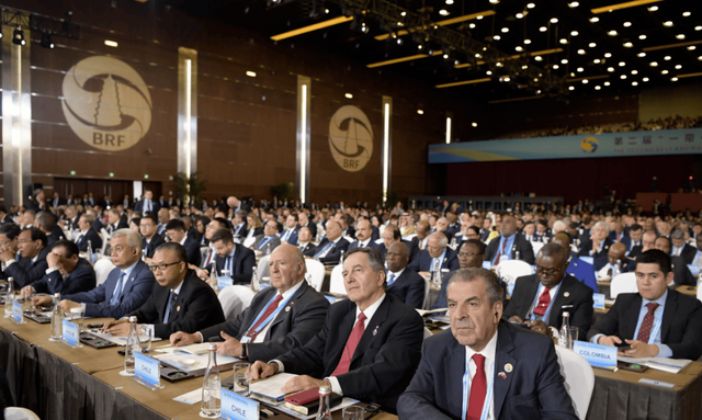 美国曾唯一超级大国遭质疑，欧洲超半人泼其冷水，中国踩对关键步