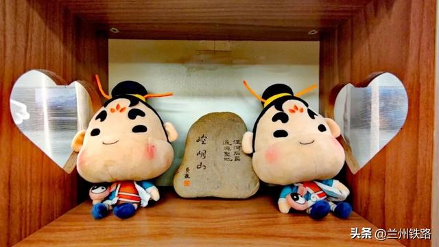 浪漫七夕，情暖列车：“环西部火车游·崆峒号”的温馨之旅