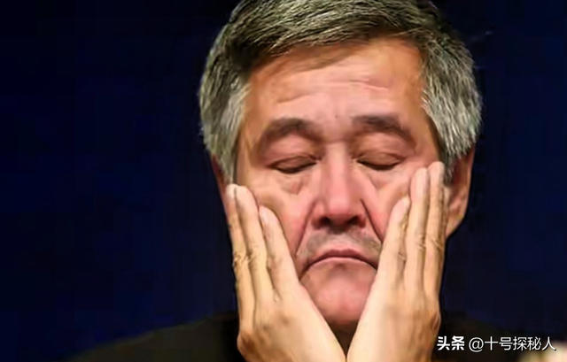 再有钱有啥用？68岁赵本山近况曝光，三人打伞伺候，女儿成心头病