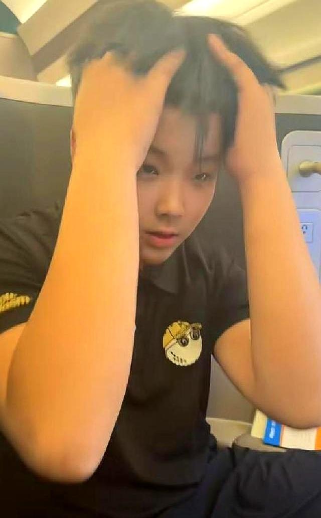 杨子陪黄圣依娘家过中秋，13岁安迪瘦身变化大
