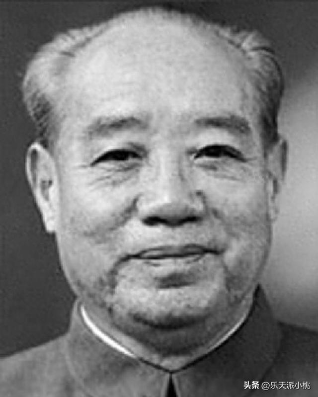 毛主席追悼会开始前10分钟，突然发生一件事。华国锋：请不要捣乱