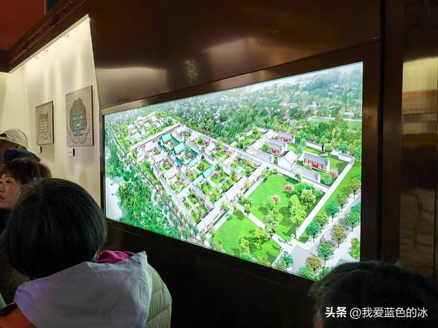 参观北京恭王府，过去一直觉得这是小景点，没想到游客居然这么多