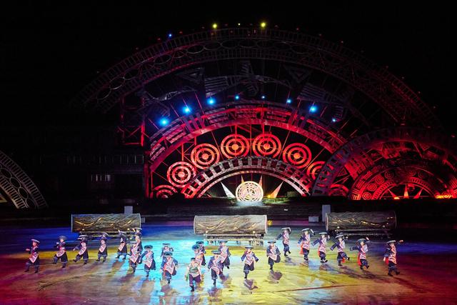 贵州雷山看一场歌舞，在《仰欧桑》中品味文化美学，遇见最美苗族