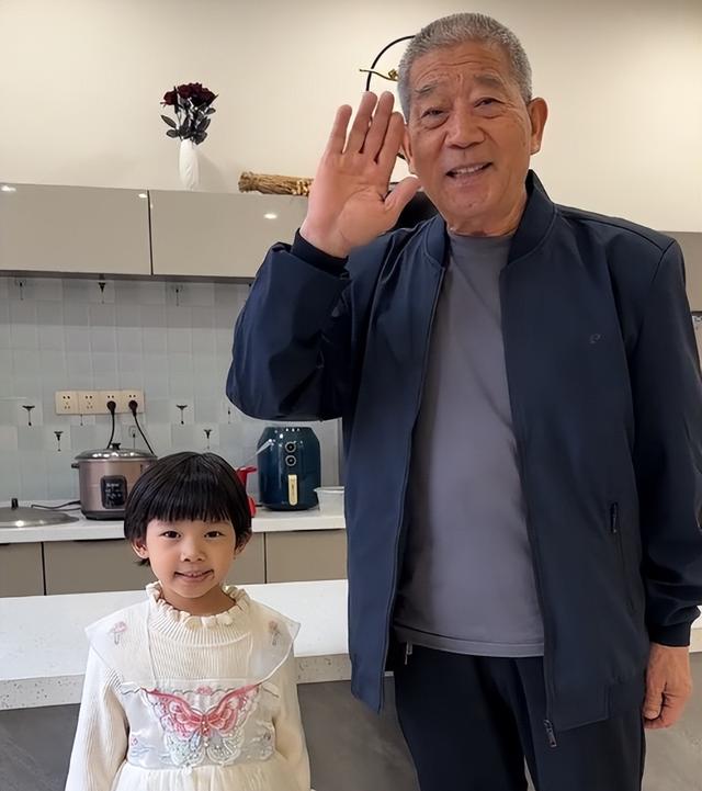 小天赐，终为父母当年的“冲动	”买了单	，年仅6岁活得不像个小孩